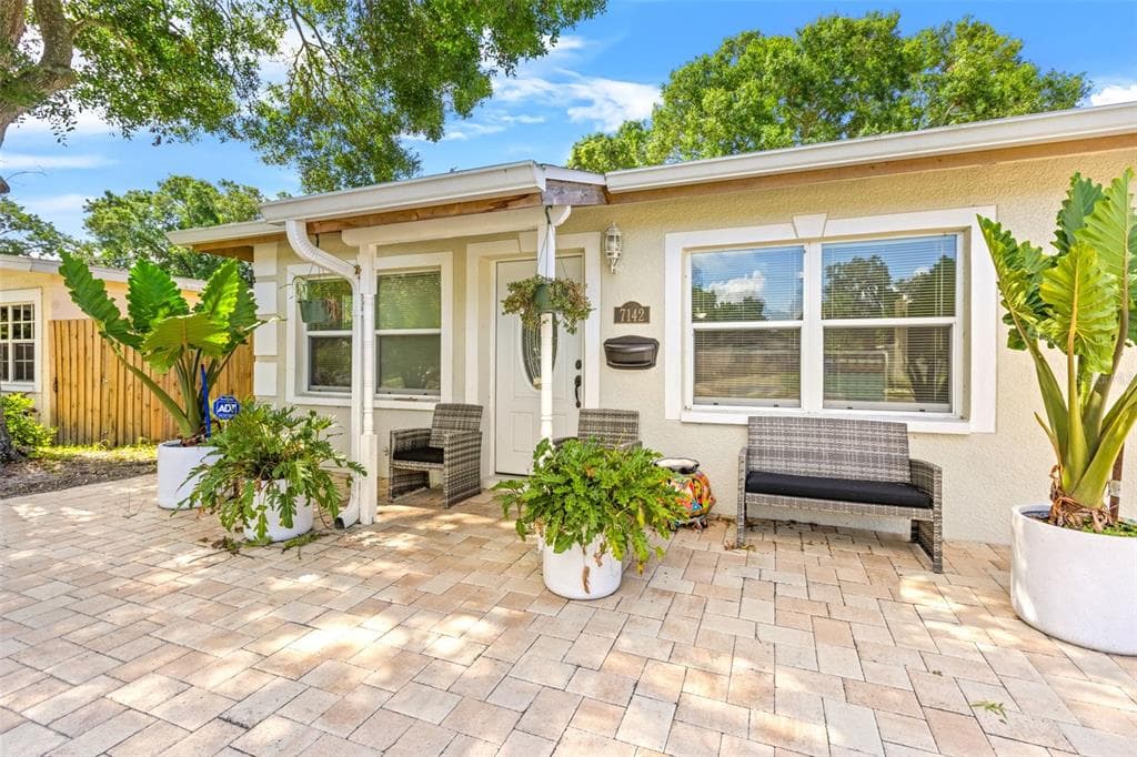7142 34TH AVENUE N ST PETERSBURG, FL 33710
