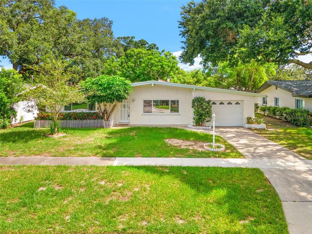 1654 LEISURE DRIVE CLEARWATER, FL 33756