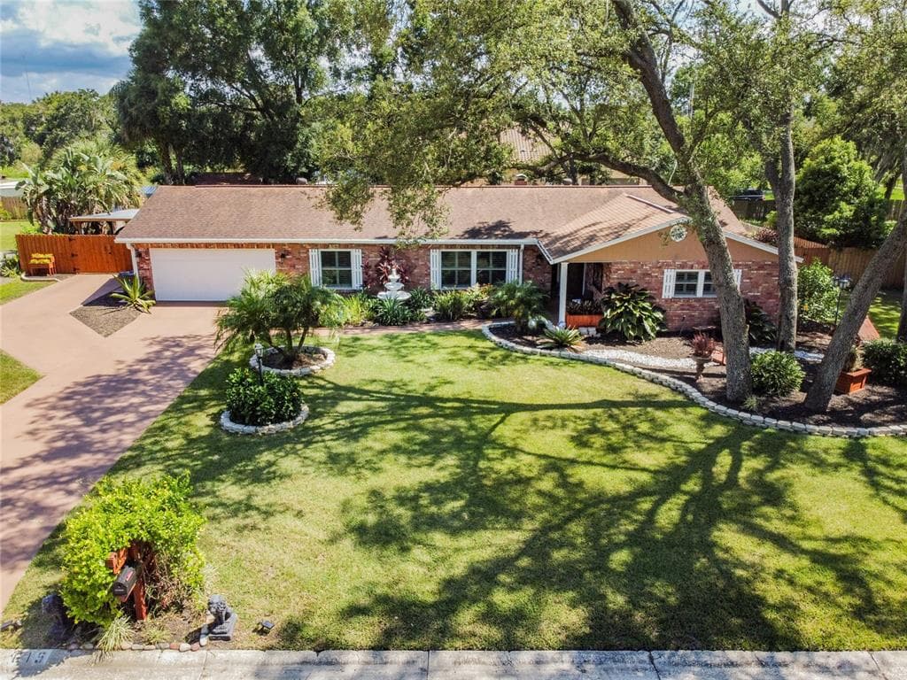 615 HITCHING POST DRIVE BRANDON, FL 33511