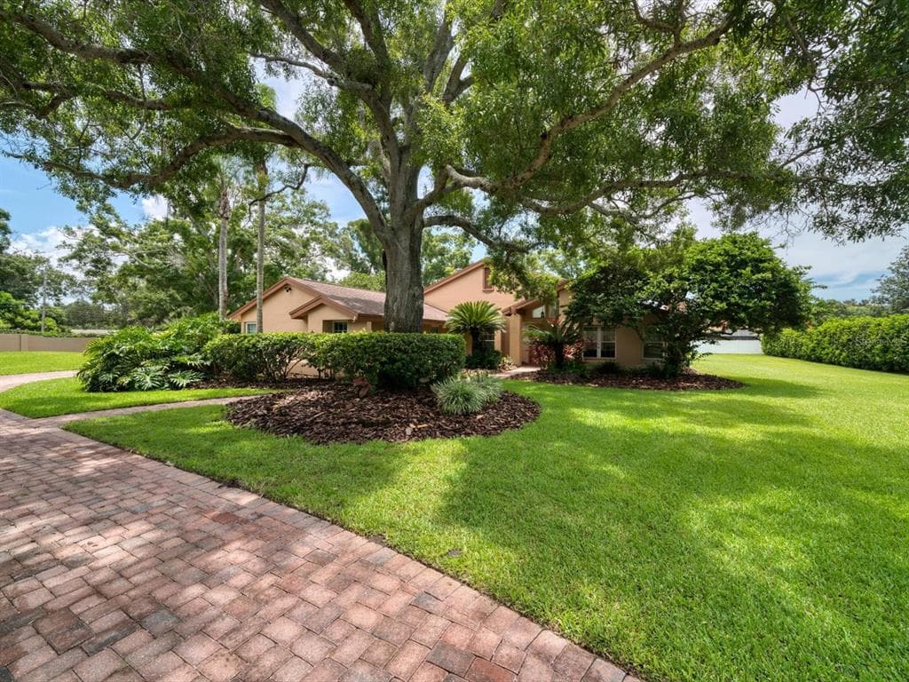 2197 LAURENCE DRIVE CLEARWATER, FL 33764