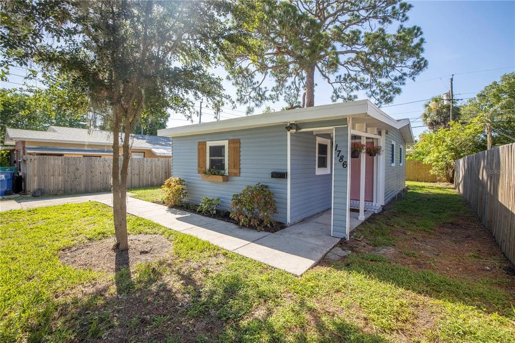 1786 NEW HAMPSHIRE AVENUE NE ST PETERSBURG, FL 33703