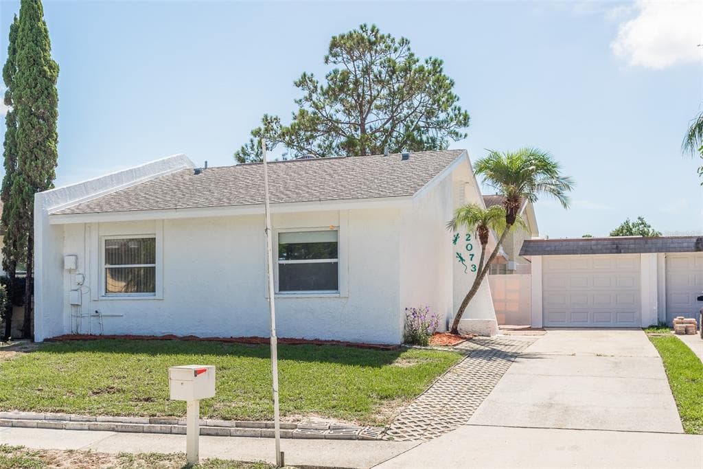 2073 LOS LOMAS DR CLEARWATER, FL 33763