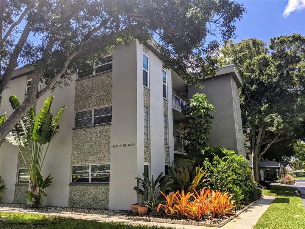 5890 38TH AVENUE N UNIT 304 ST PETERSBURG, FL 33710