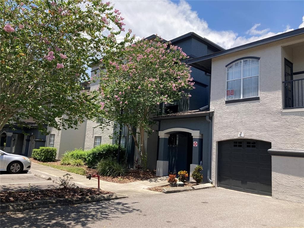 8514 LUCUYA WAY UNIT 303 TEMPLE TERRACE, FL 33637