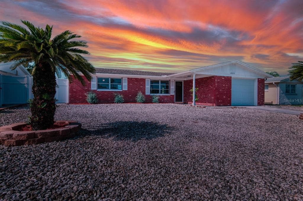 4218 SUNRAY DRIVE HOLIDAY, FL 34691
