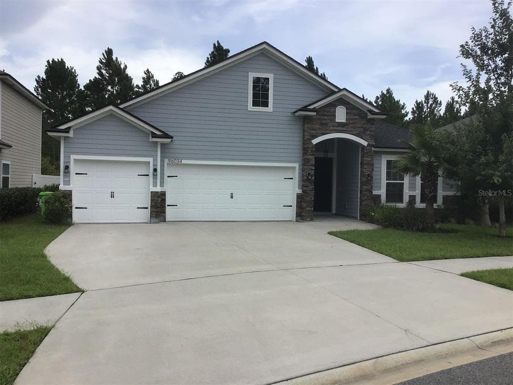 96034 BREEZEWAY COURT YULEE, FL 32097