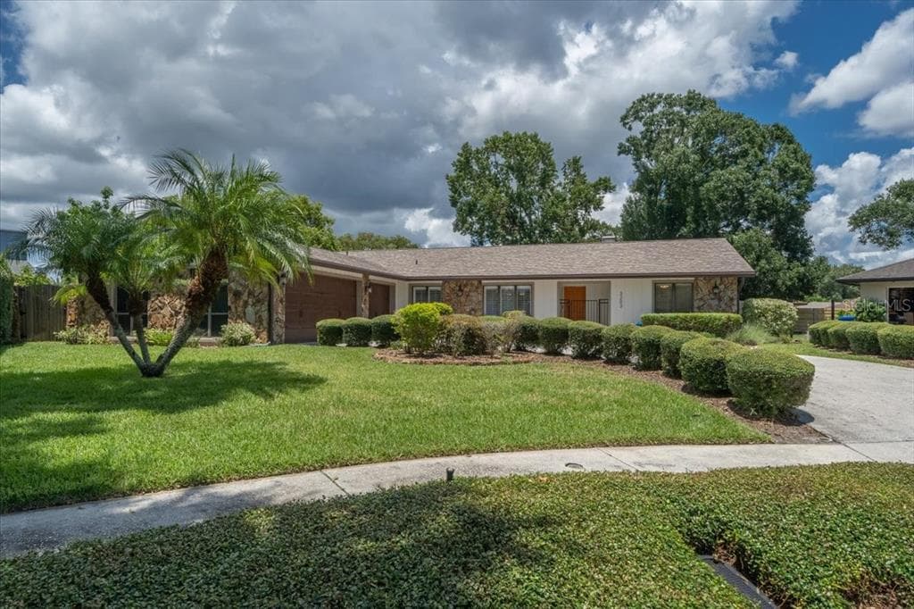 3203 STONEYBROOK LANE TAMPA, FL 33618