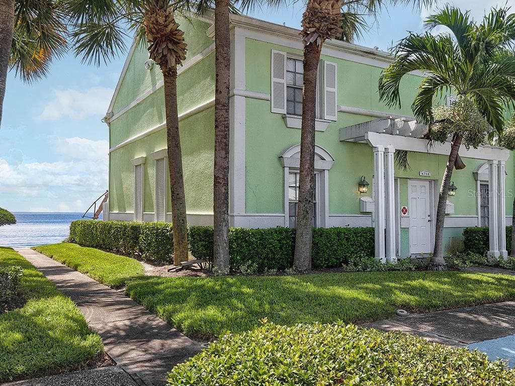 4748 COQUINA KEY DRIVE SE UNIT 4748 ST PETERSBURG, FL 33705