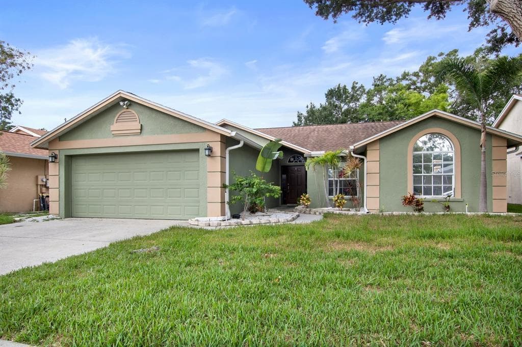 8394 WRENS WAY LARGO, FL 33773