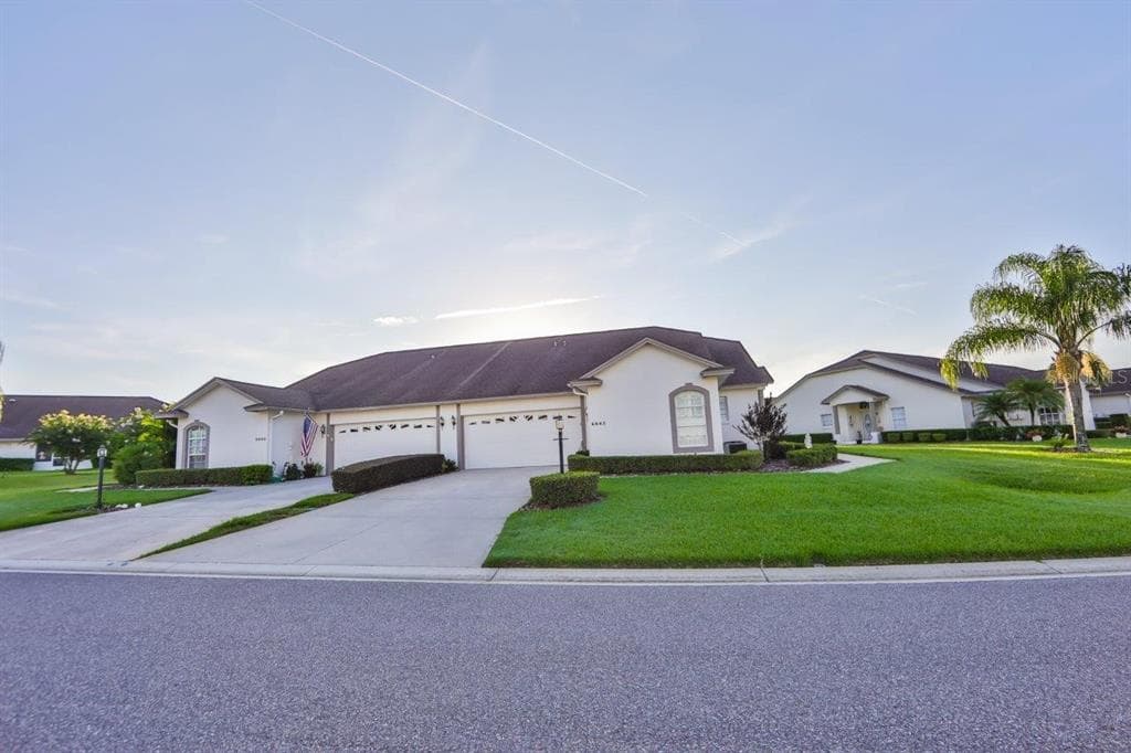 6863 BENDELOW DRIVE LAKELAND, FL 33810