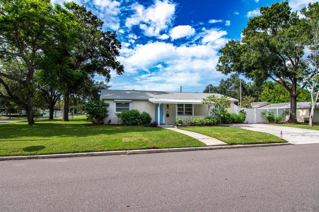 1141 49TH AVENUE N ST PETERSBURG, FL 33703