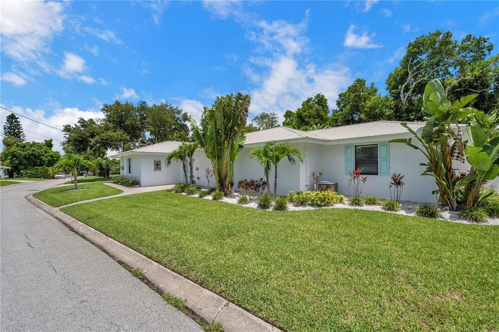 2300 SETON LANE LARGO, FL 33774