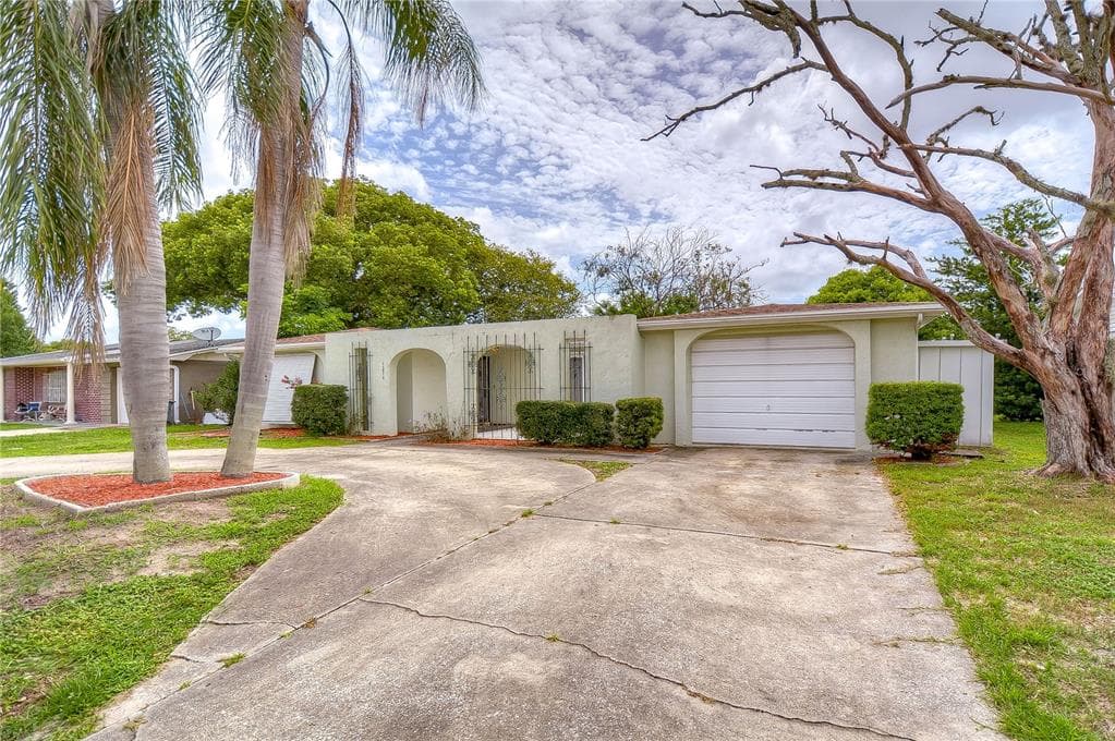 4274 WOODSVILLE DRIVE NEW PORT RICHEY, FL 34652
