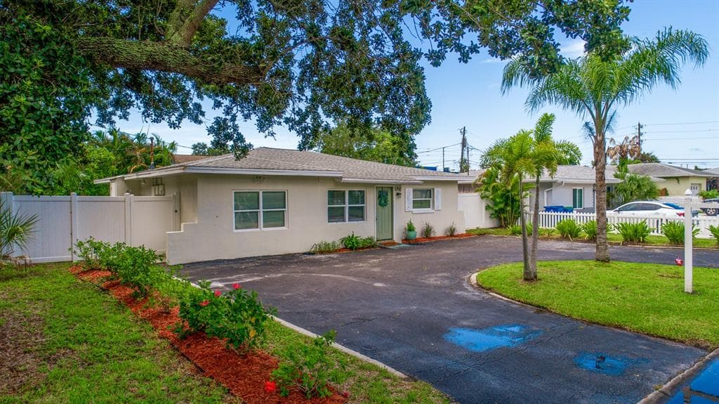 6750 W FLAMINGO WAY S ST PETERSBURG, FL 33707