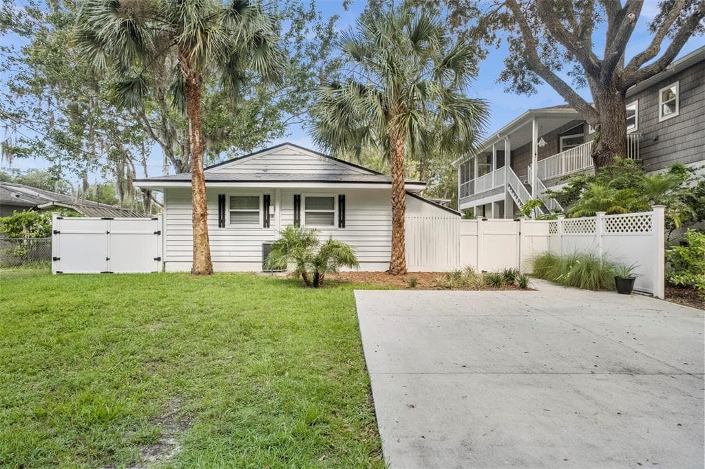 6201 WAVERLY ROAD WEEKI WACHEE, FL 34607
