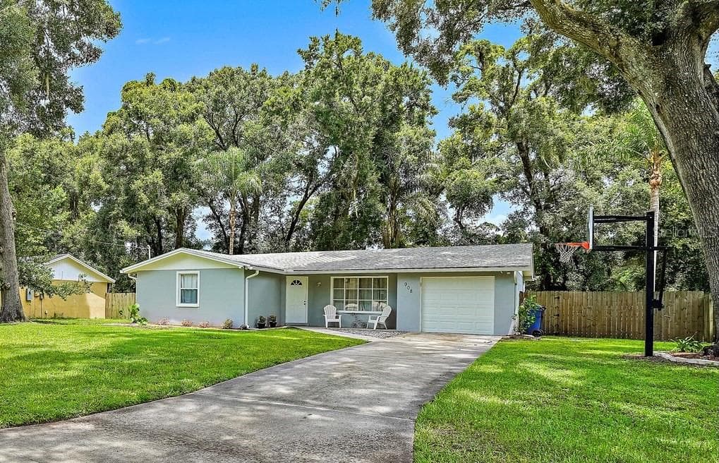 908 HOMEWOOD DRIVE BRANDON, FL 33511