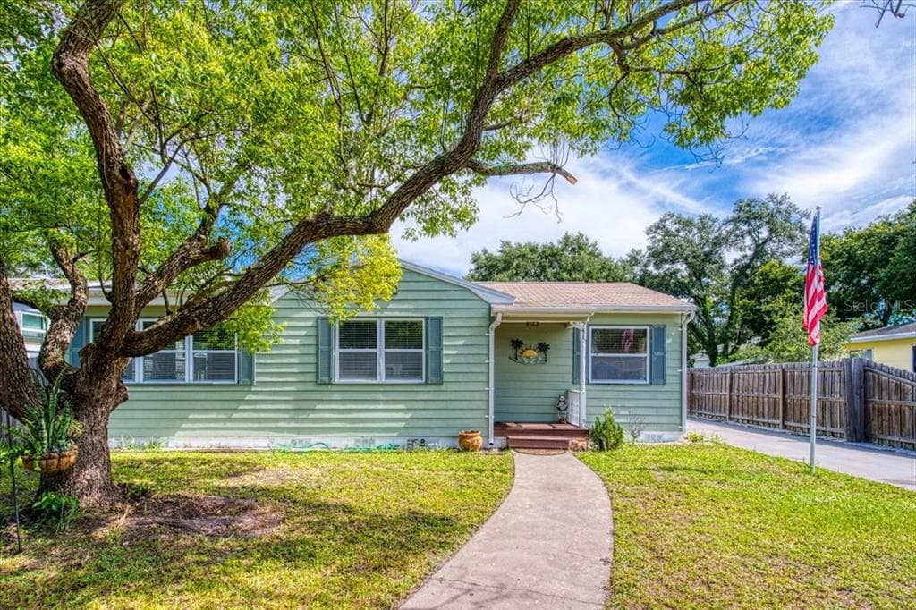 741 60TH AVENUE NE ST PETERSBURG, FL 33703