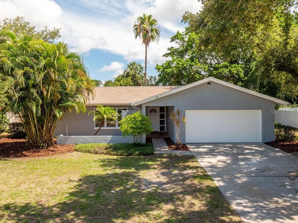 135 58TH AVENUE S ST PETERSBURG, FL 33705