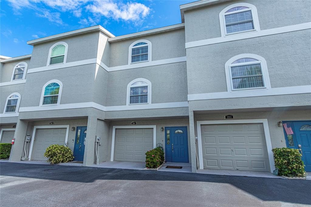 737 PINELLAS BAYWAY S UNIT 204 TIERRA VERDE, FL 33715