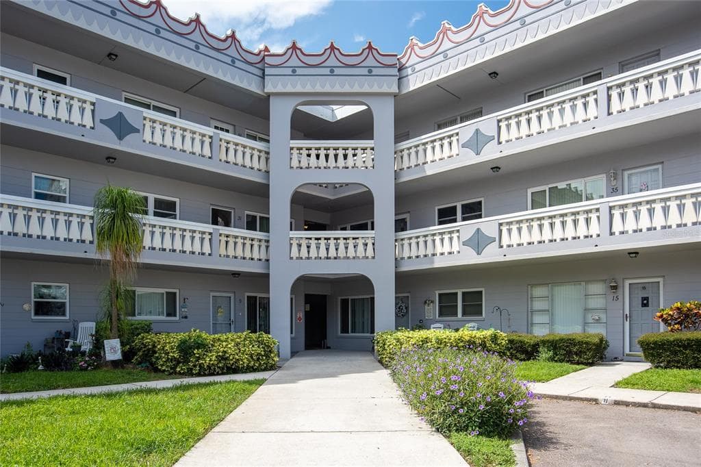 2295 AMERICUS BOULEVARD E UNIT 31 CLEARWATER, FL 33763