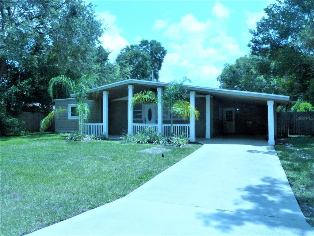 940 LAKEWOOD AVENUE TAMPA, FL 33613