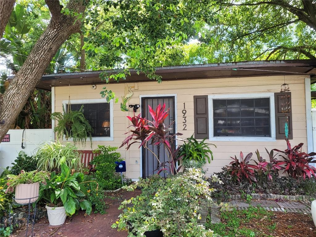 1932 N BETTY LANE CLEARWATER, FL 33755