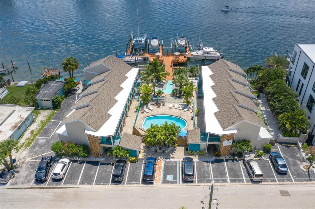673 BAY ESPLANADE UNIT 207 CLEARWATER, FL 33767