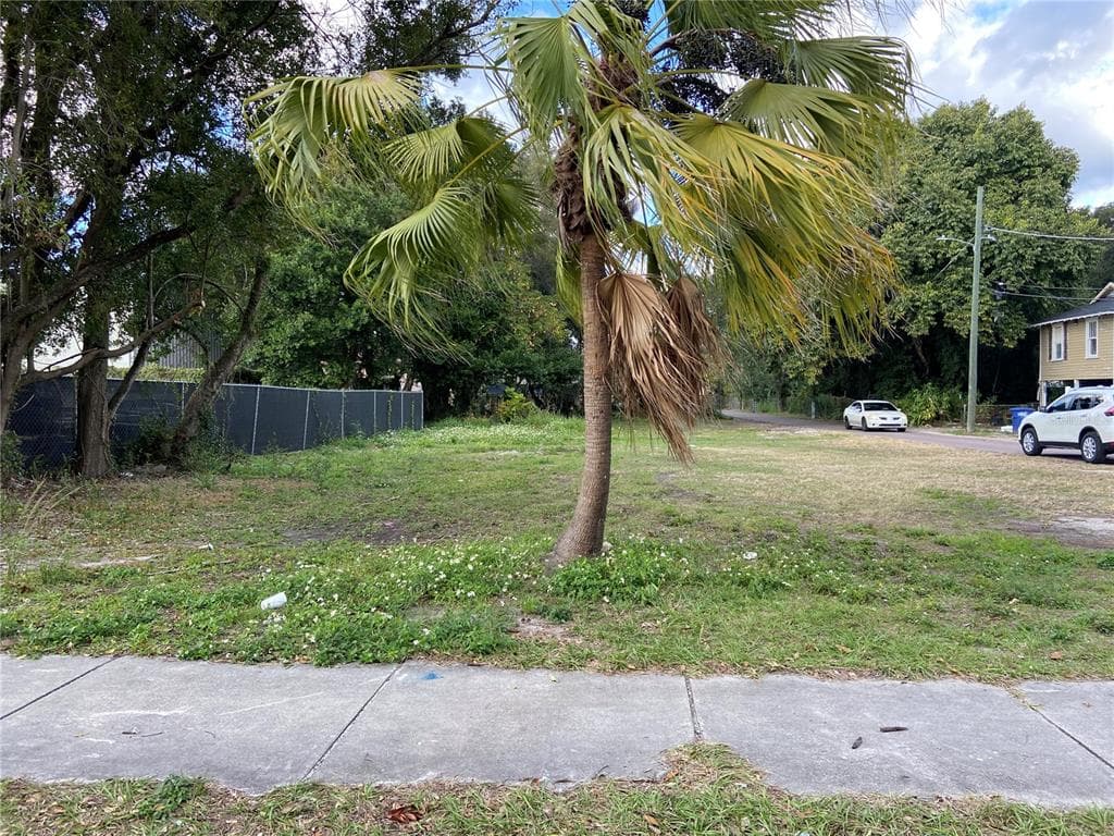 906 E 26TH AVENUE TAMPA, FL 33605