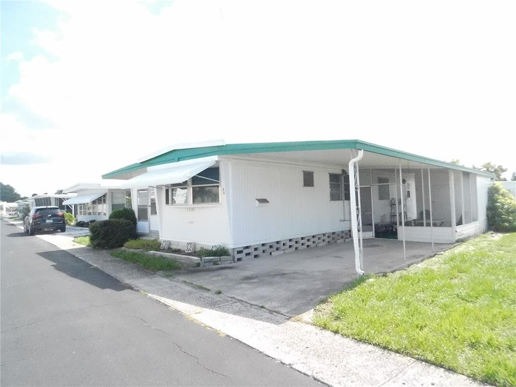 40 THATCH PALM STREET E LARGO, FL 33770