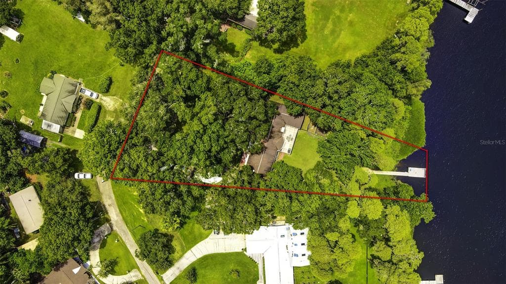 20006 LAKE HOLLY DRIVE LUTZ, FL 33558