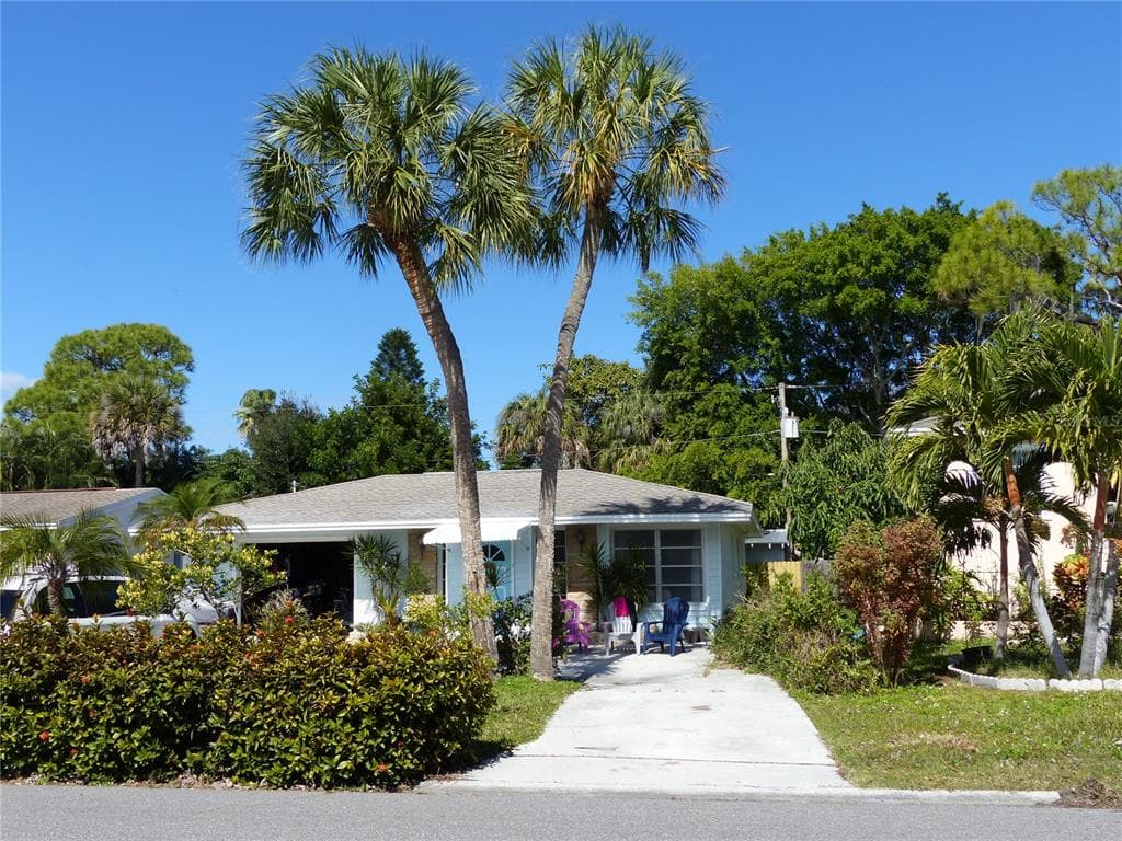 1879 NEW HAMPSHIRE AVENUE NE ST PETERSBURG, FL 33703
