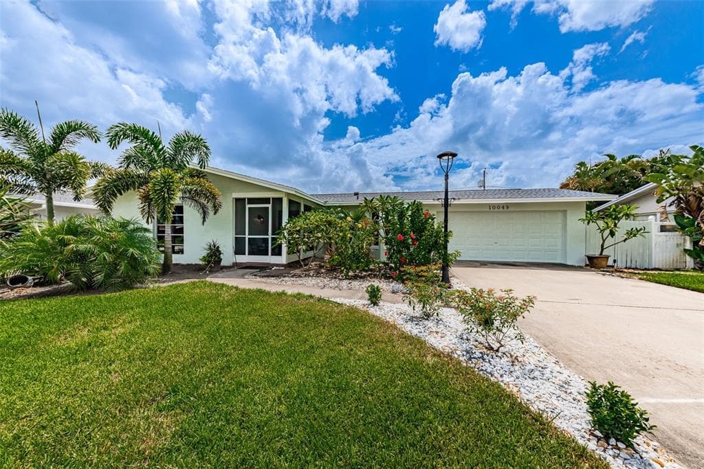 10049 COMMODORE DRIVE SEMINOLE, FL 33776