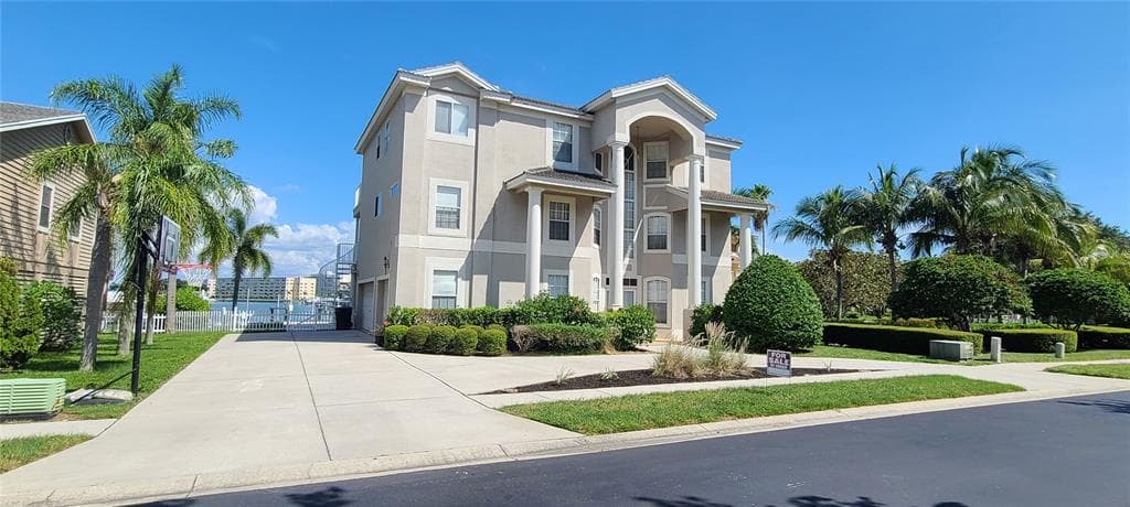2844 SEABREEZE DRIVE S GULFPORT, FL 33707