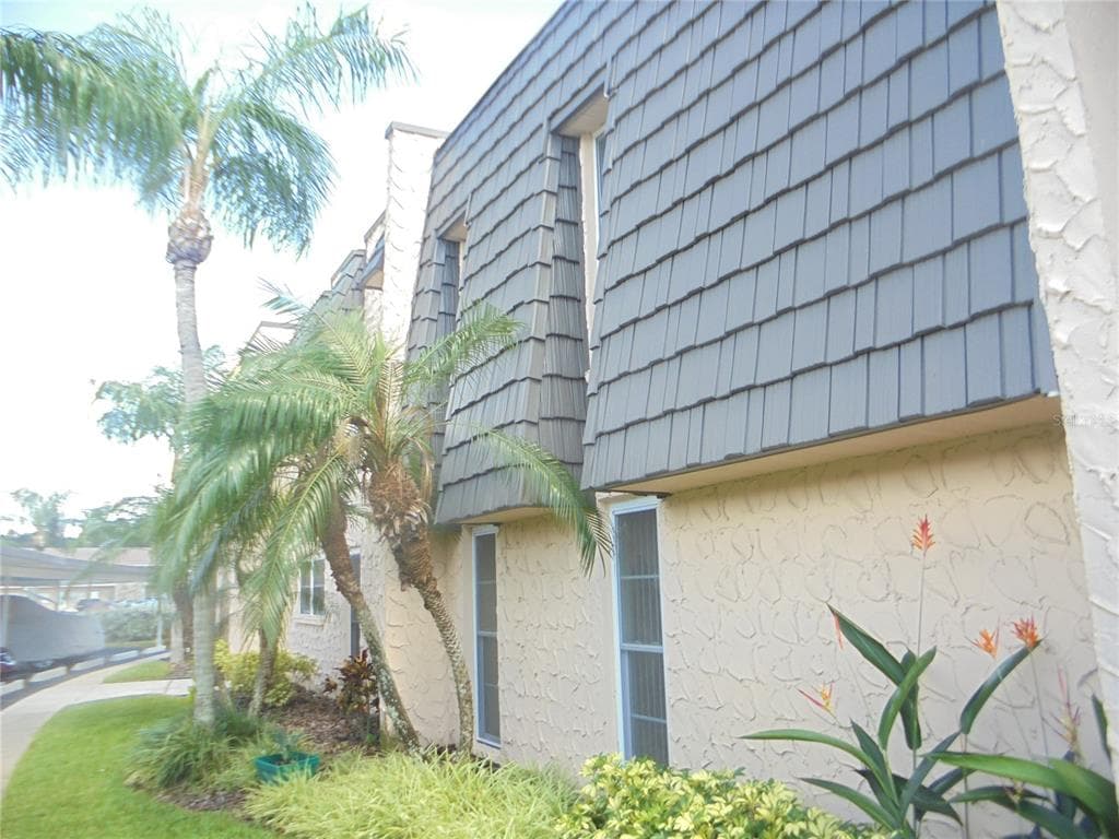 107 ELMWOOD CIRCLE UNIT 107 SEMINOLE, FL 33777