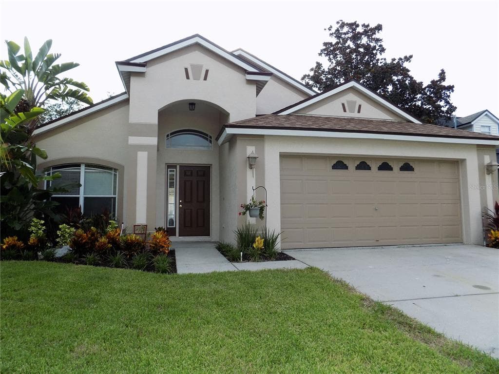 1672 HARBOR OAKS DRIVE TARPON SPRINGS, FL 34689