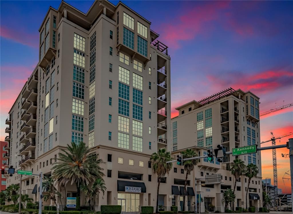 1227 E MADISON STREET UNIT --