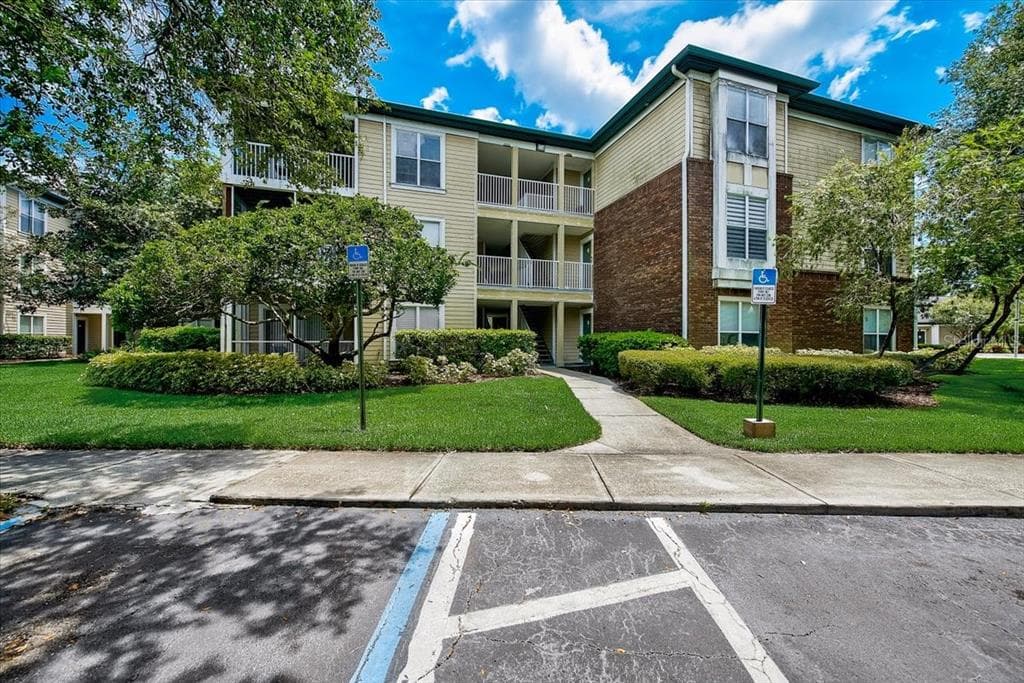10110 WINSFORD OAK BOULEVARD UNIT 621 TAMPA, FL 33624