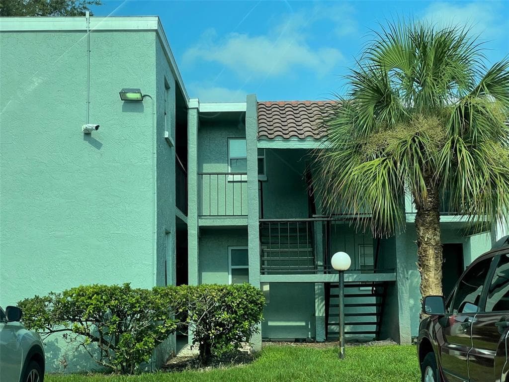 2840 SOMERSET PARK DRIVE UNIT 202 TAMPA, FL 33613