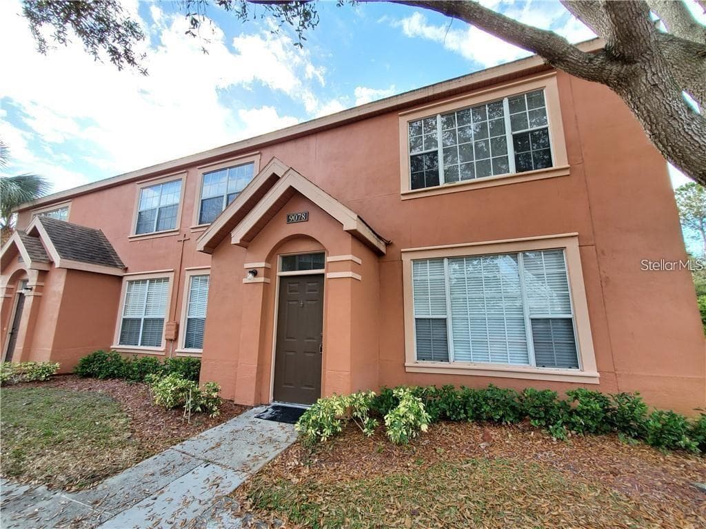 9078 LAKE CHASE ISLAND WAY UNIT 9078 TAMPA, FL 33626