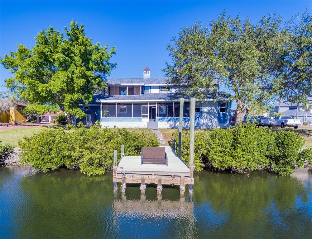 810 CHIPAWAY DRIVE APOLLO BEACH, FL 33572