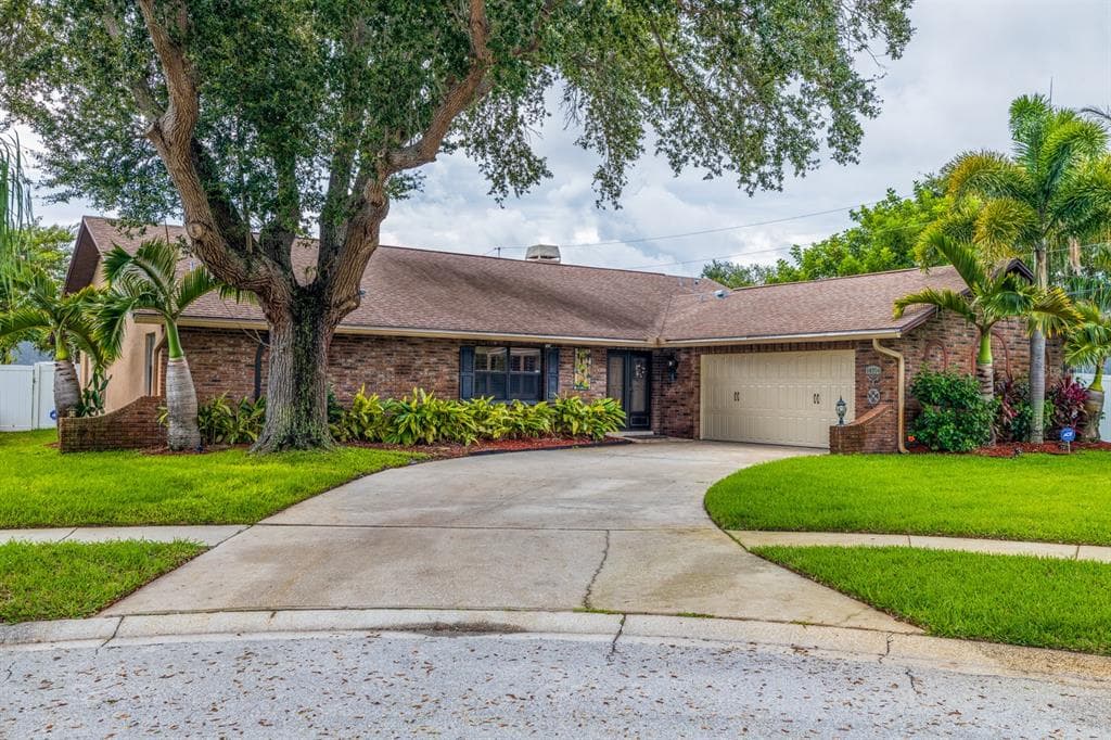 10754 FRANCES LANE LARGO, FL 33774