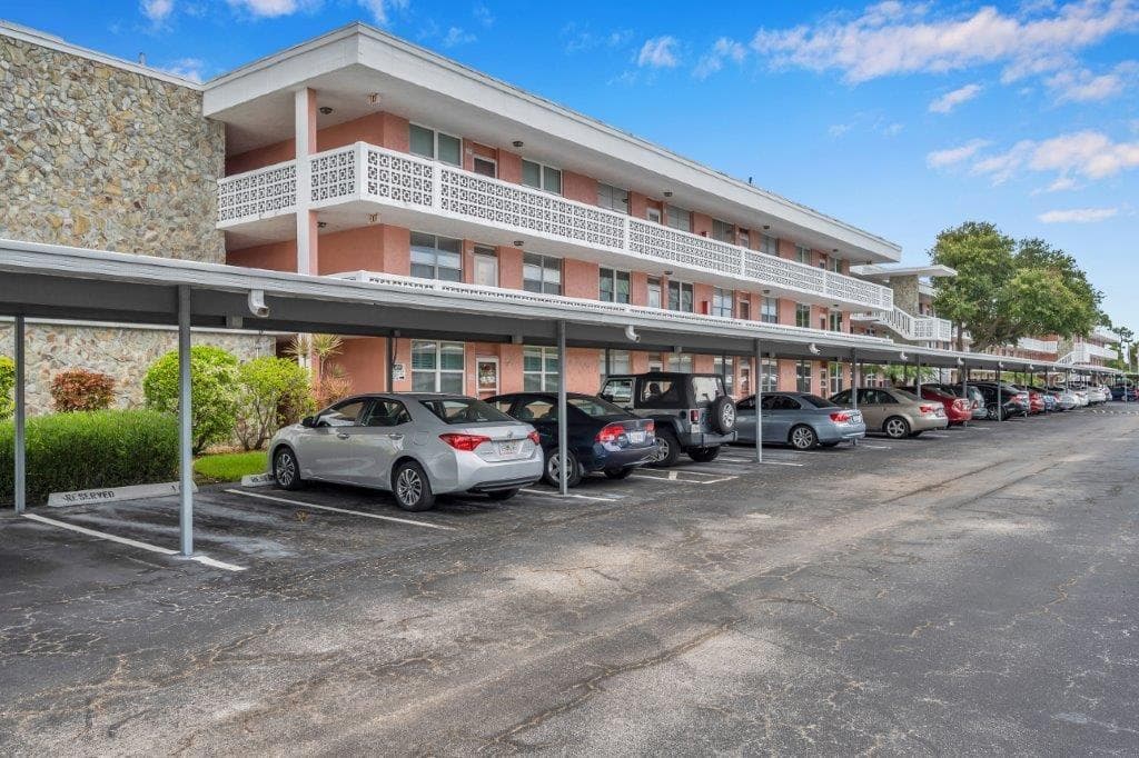 4895 BAY STREET NE UNIT 209 ST PETERSBURG, FL 33703
