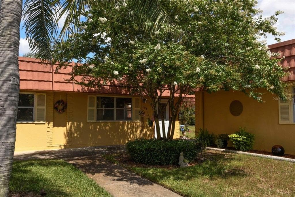 202 BEDFORD TRAIL UNIT 106 SUN CITY CENTER, FL 33573