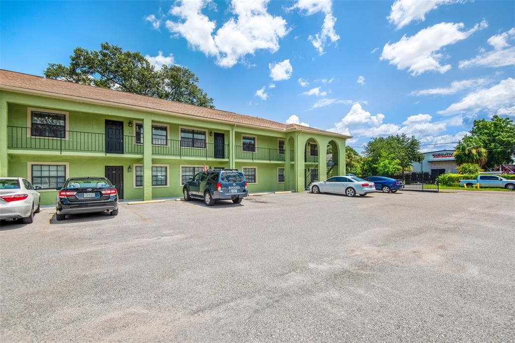 4414 N CLARK AVENUE UNIT 10 TAMPA, FL 33614
