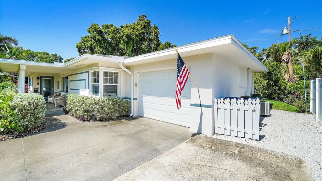 2317 TROPICAL SHORES DRIVE SE ST PETERSBURG, FL 33705