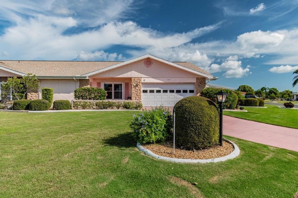 907 BLUEWATER DRIVE SUN CITY CENTER, FL 33573