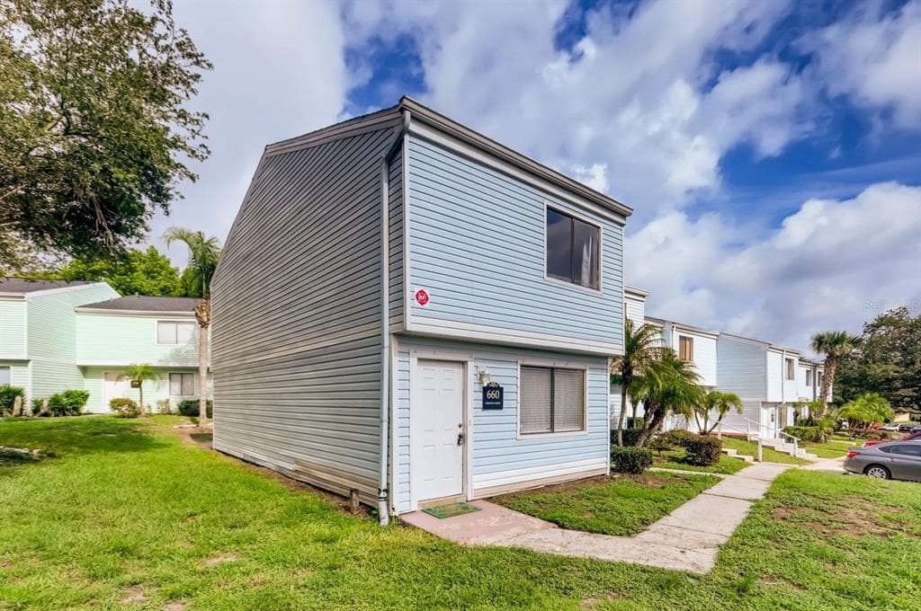 660 CRIMSON COURT ALTAMONTE SPRINGS, FL 32701