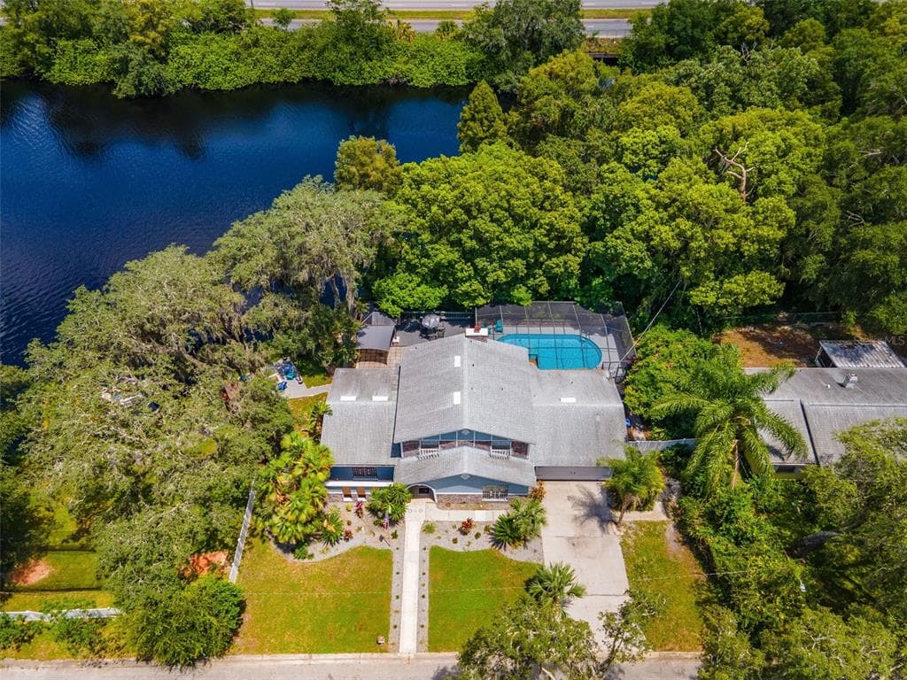 8021 TIERRA VERDE DRIVE TAMPA, FL 33617