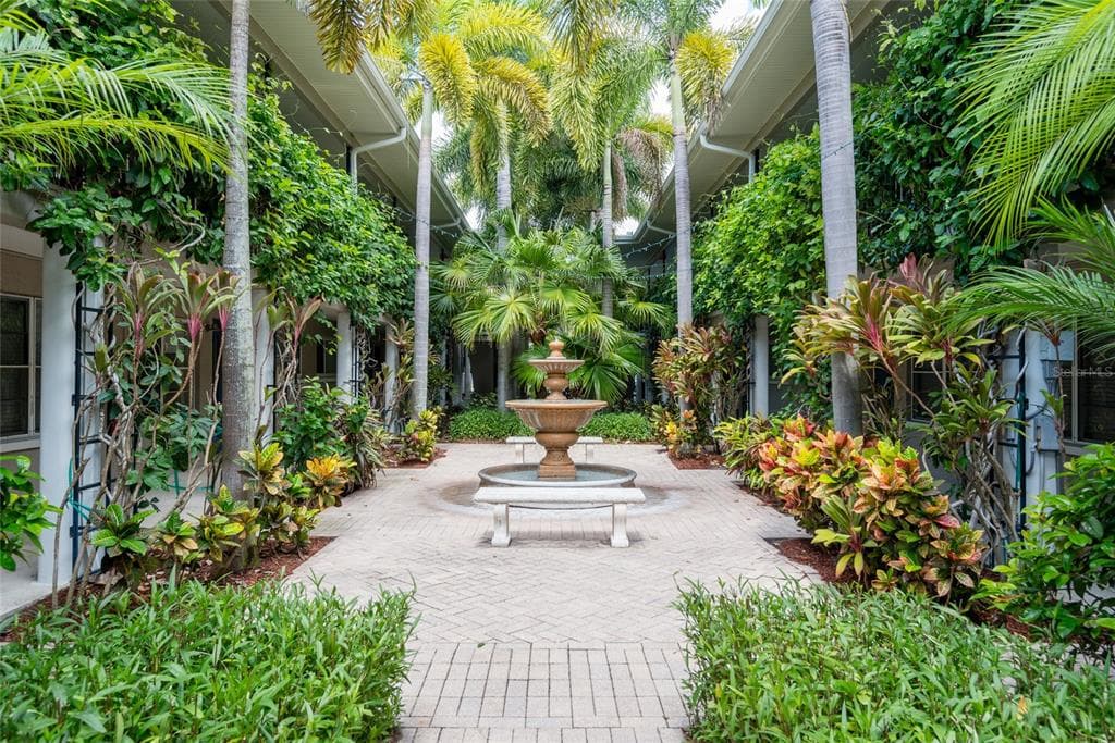 212 S CHURCH AVENUE UNIT 202 TAMPA, FL 33609