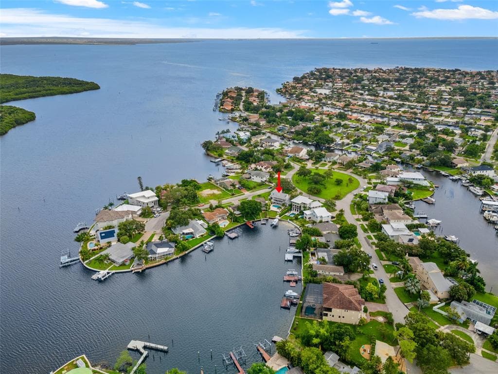 1917 ARROWHEAD DRIVE NE ST PETERSBURG, FL 33703